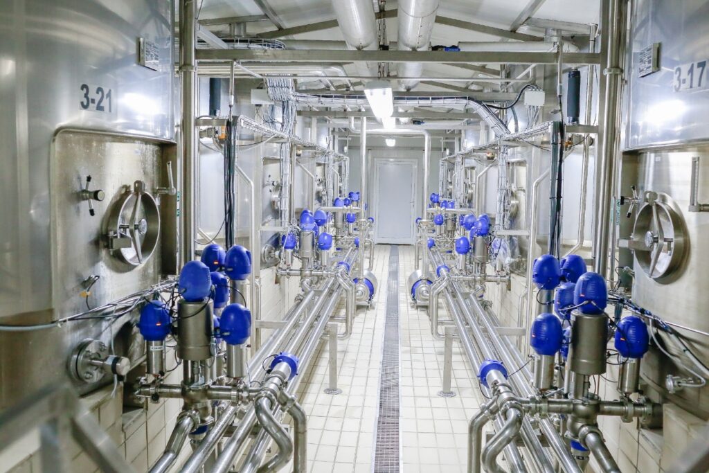 Σιλο Παστεριωμενου Γαλακτος στο Εργοστασιο της Τυρας